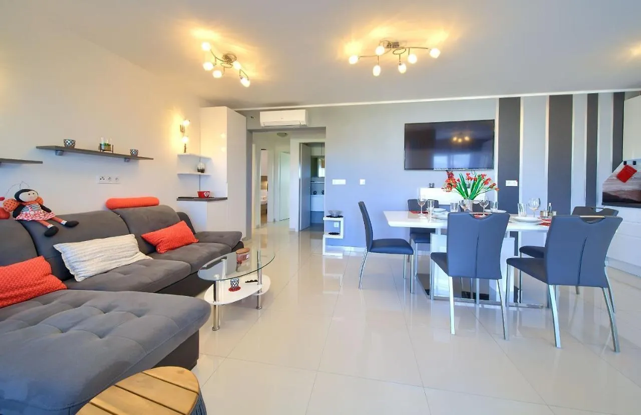 Apartment Crystal Aura Malinska 0*,